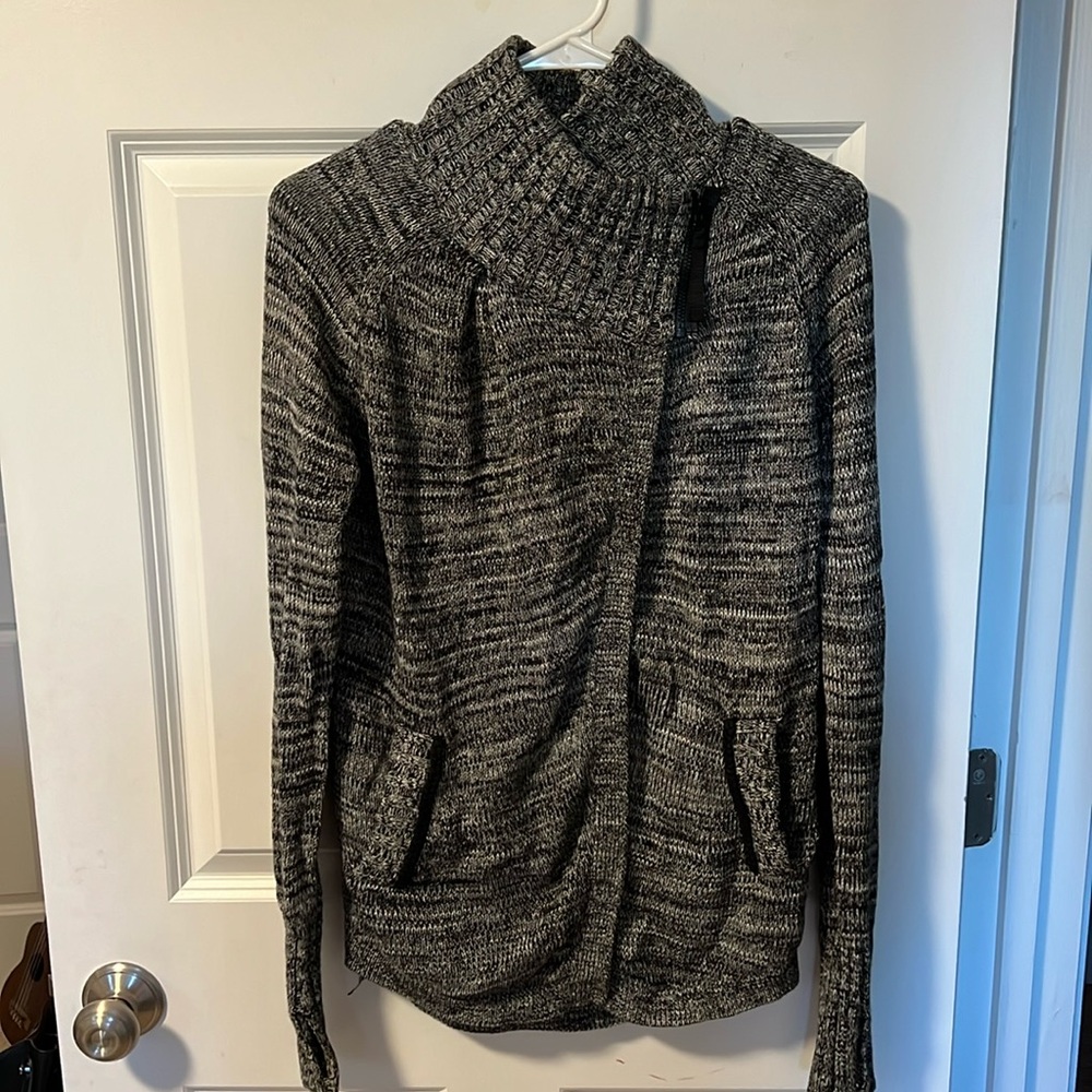 Ivivva (lululemon for kids) size 12 but women’s 4-6
